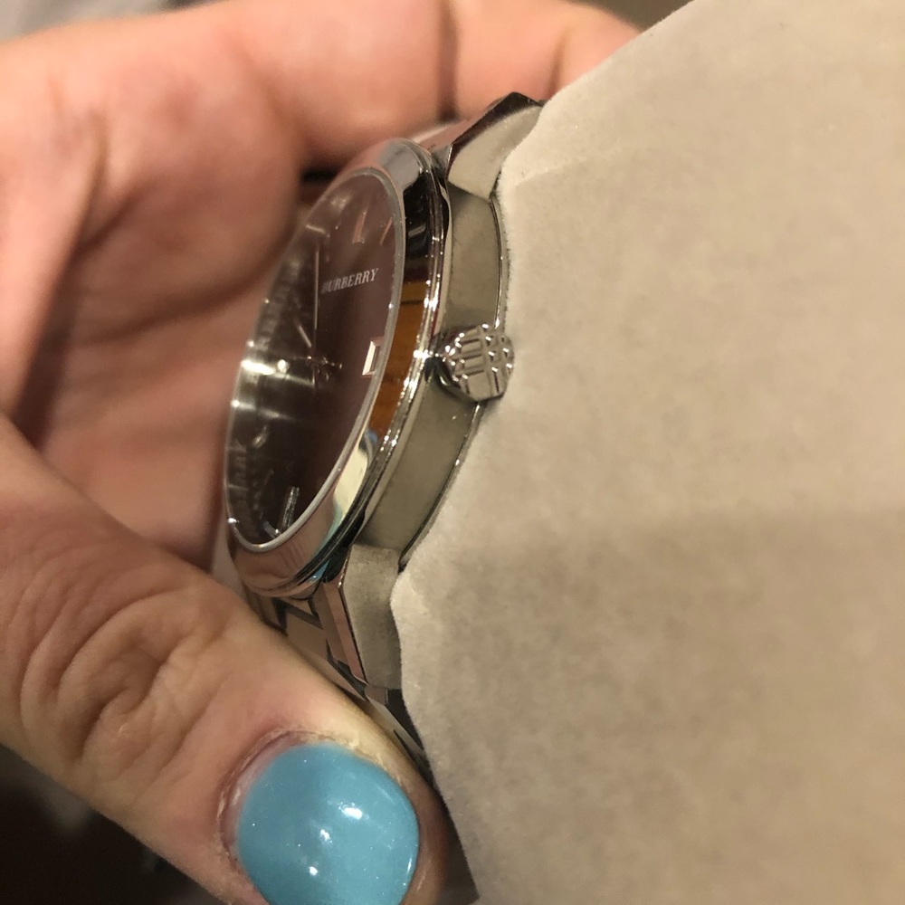 Authentic burberry watch - Picture 5 of 6